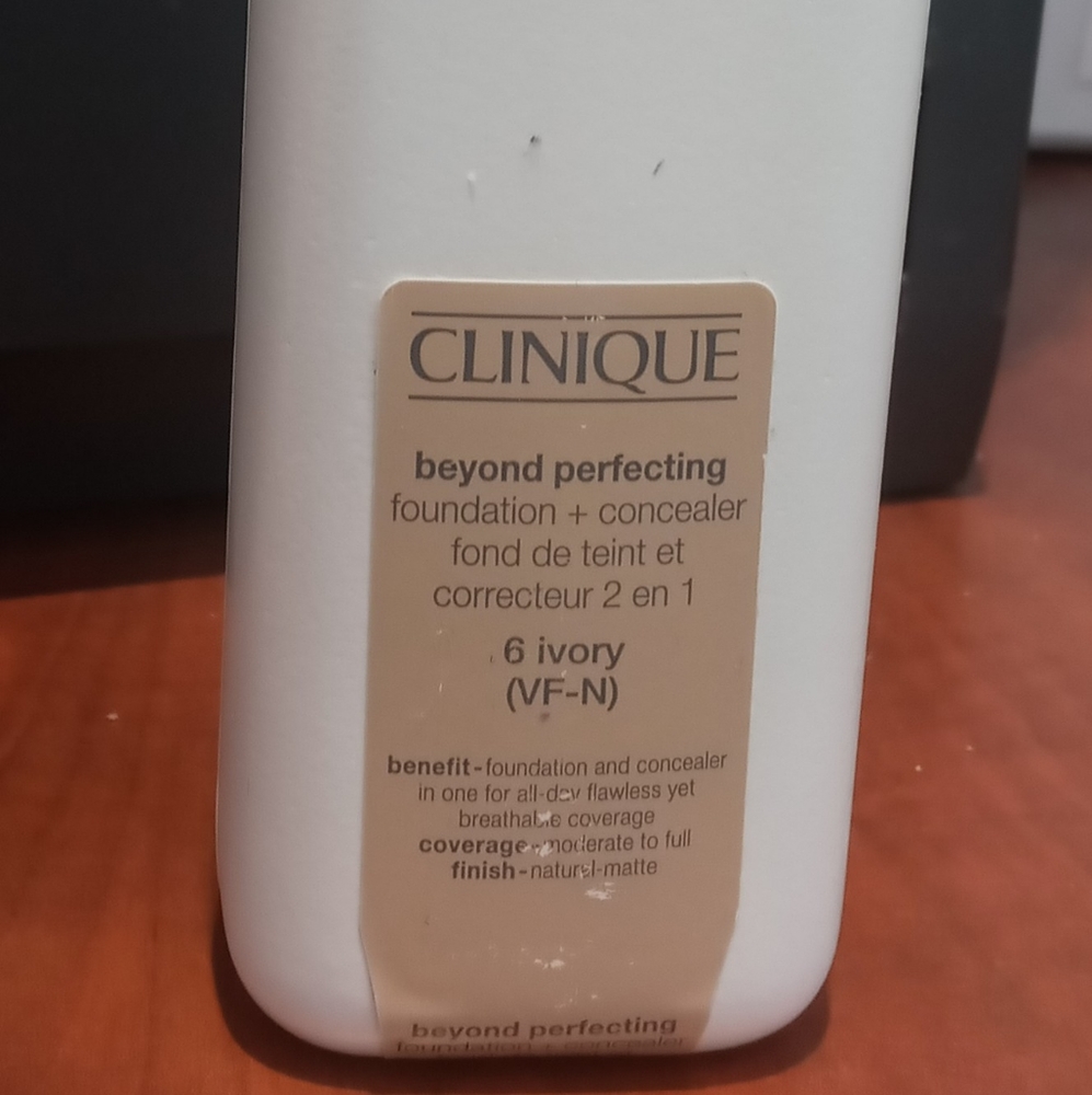 Clinique Beyond Perfecting Foundation + Concealer